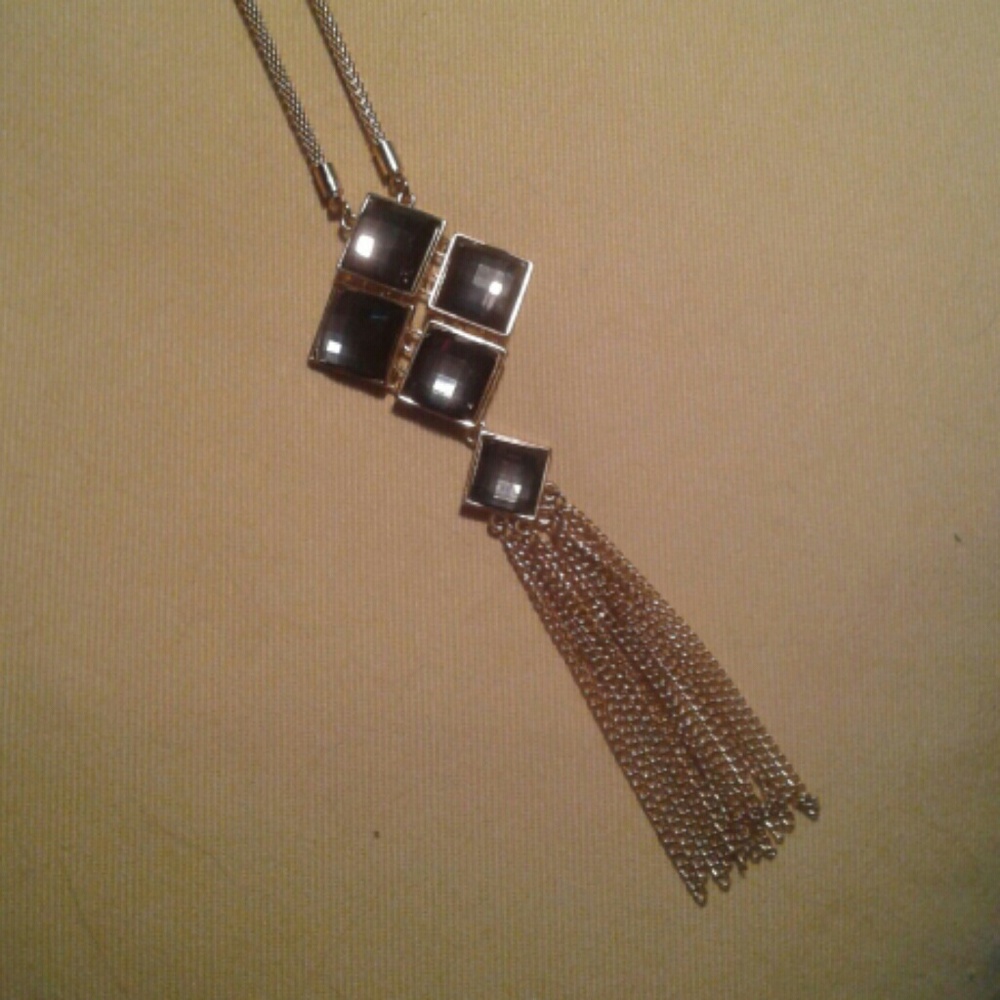 Nwot gold tone mesh chain pendant